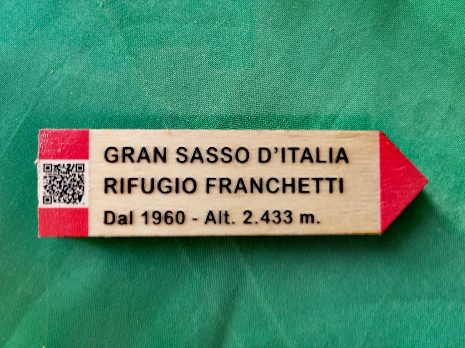 Segnale Magnetico Sentiero Rifugio Franchetti Segnale Magnetico Sentiero - Gran Sasso d'Italia - Rifugio Franchetti - Dal 1960 - Alt. 2.433 m.