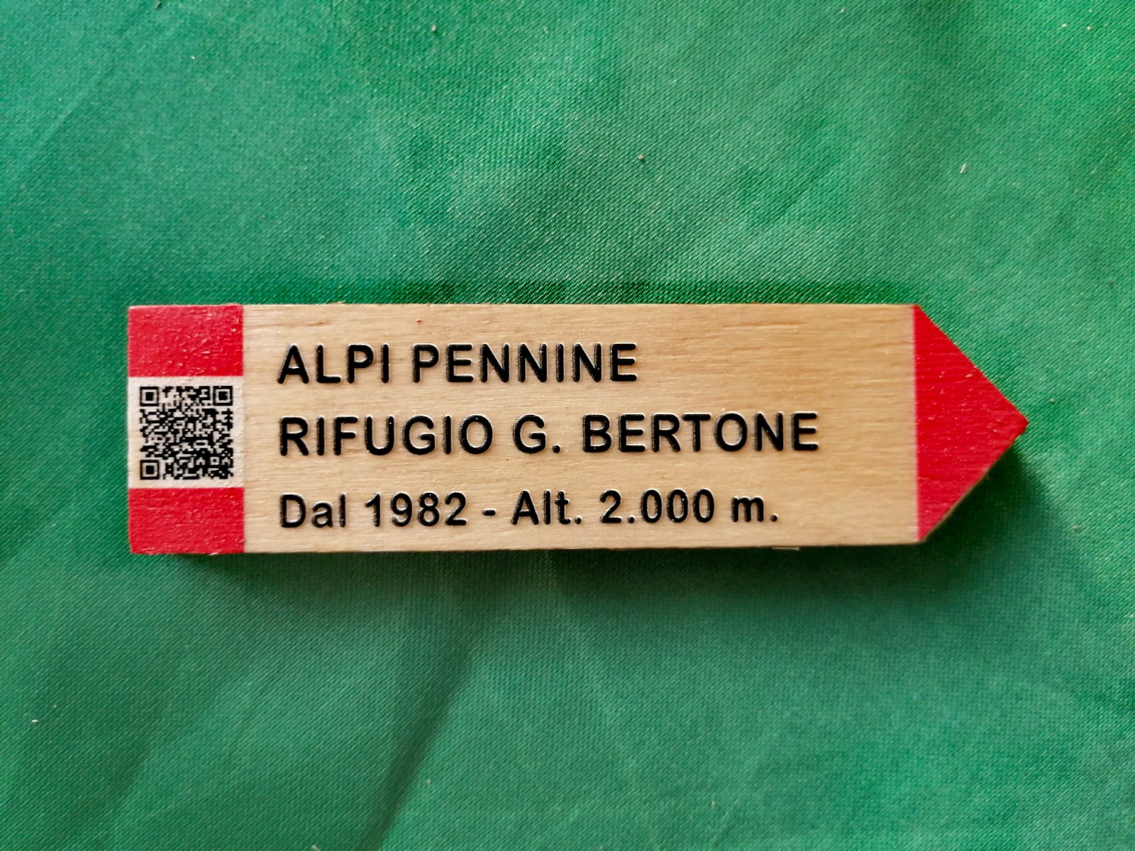 Segnale Magnetico Sentiero Rifugio G. Bertone Segnale Magnetico Sentiero - Alpi Pennine - Rifugio G. Bertone - Dal 1982 - Alt. 2.000 m.