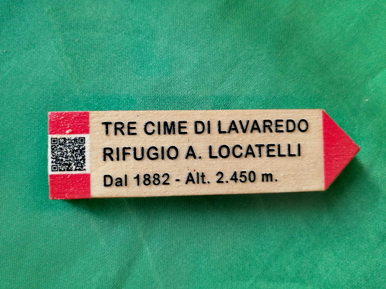 Segnale Magnetico Sentiero Rifugio Locatelli Segnale Magnetico Sentiero - Dolomiti - Tre Cime di Lavaredo - Rifugio A. Locatelli - Dal 1882 - Alt. 2.450 m.