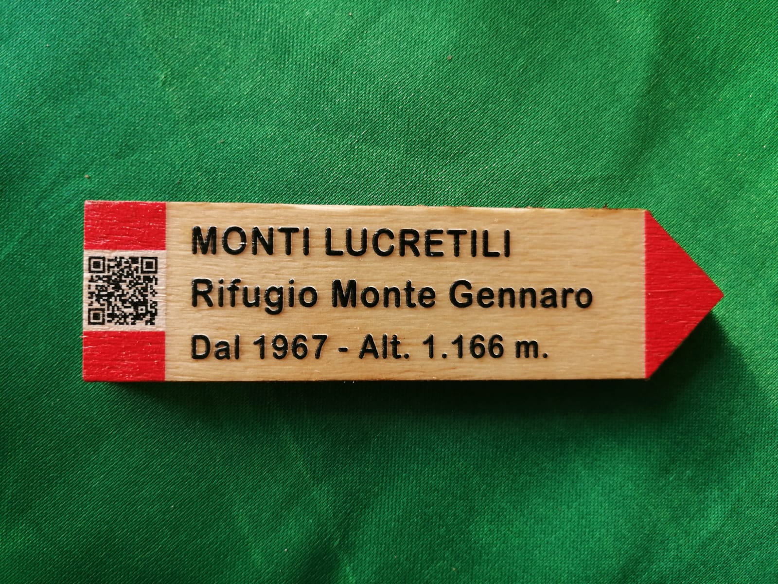 Segnale Magnetico Sentiero Rifugio Monte Gennaro Segnale Magnetico Sentiero - Monti Lucretili - Rifugio Monte Gennaro - Dal 1968 - Alt. 1.166 m.