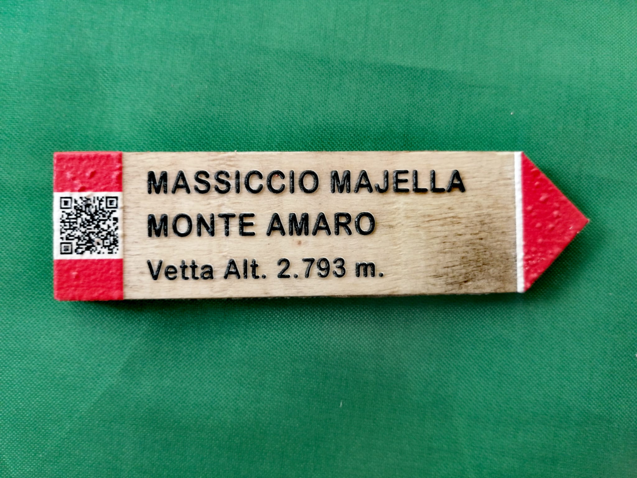 Segnale Magnetico Sentiero Monte Amaro Segnale Magnetico Sentiero - Massiccio Majella - Monte Amaro - Vetta Alt. 2.793 m.