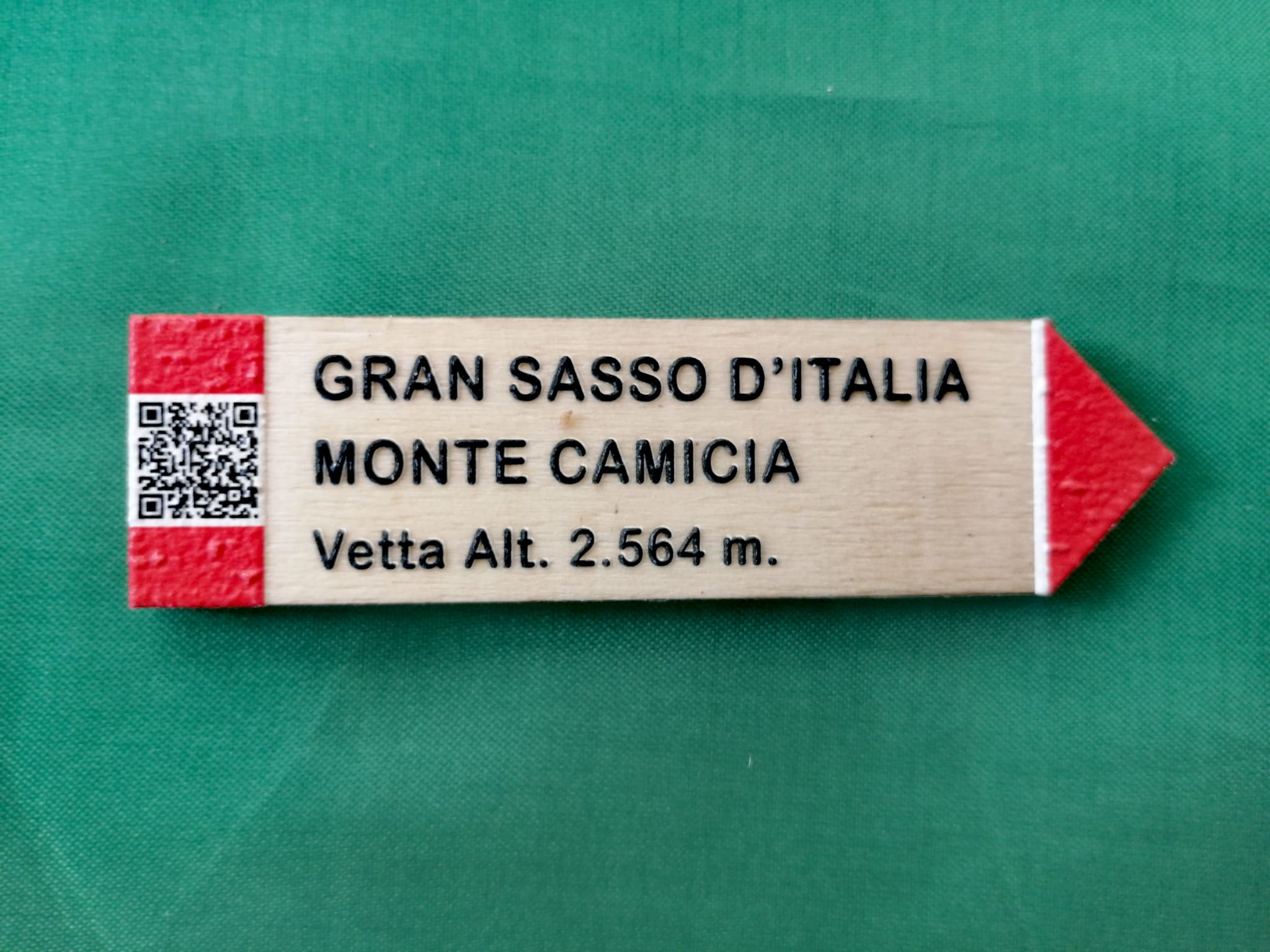 Segnale Magnetico Sentiero Monte Camicia Segnale Magnetico Sentiero - Gran Sasso d'Italia - Monte Camicia - Vetta Alt. 2.564 m.