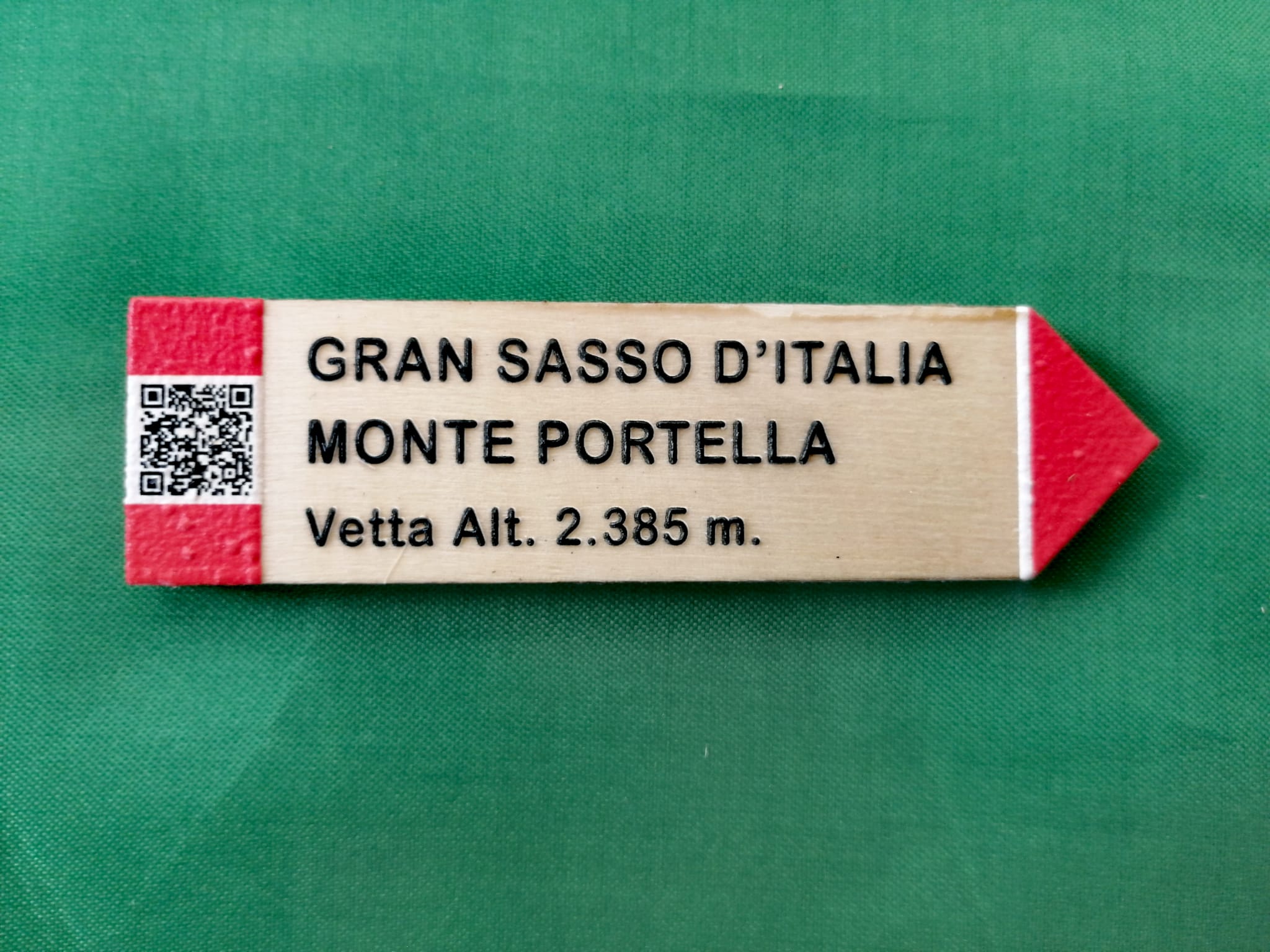 Segnale Magnetico Sentiero Monte Portella Segnale Magnetico Sentiero - Gran Sasso d'Italia - Monte Portella - Vetta Alt. 2.385 m.